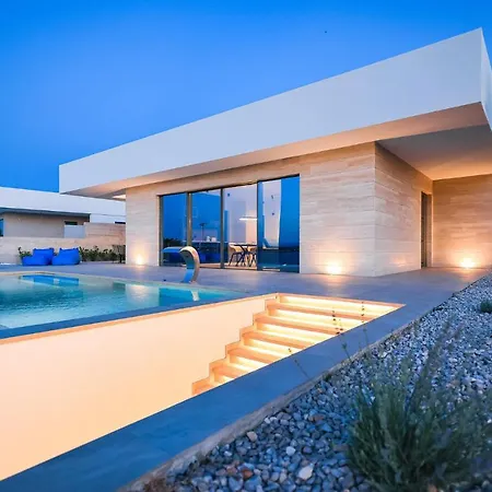 Lina Holiday home Ugrinici